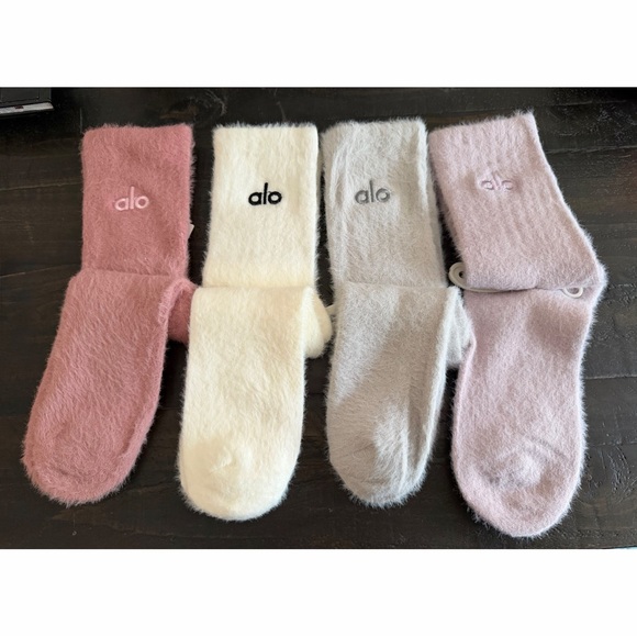 Alo Fuzzy Socks Set of 4 - Picture 2 of 2